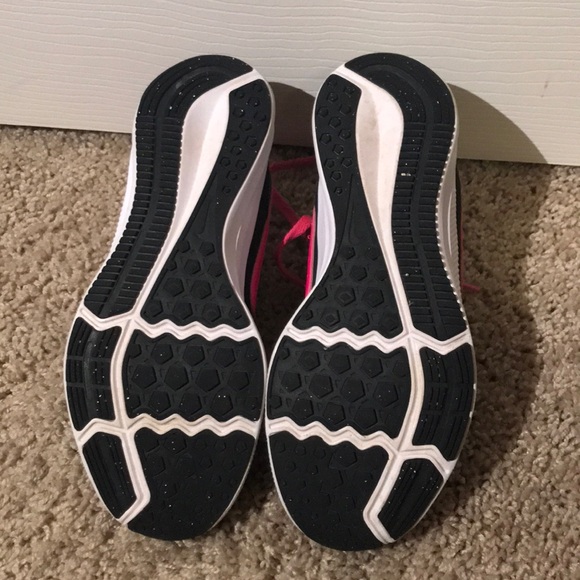 🔴SOLD🔴Youth Nike Sneakers - Picture 3 of 5